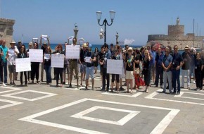 ξεναγοί-διαδήλωση